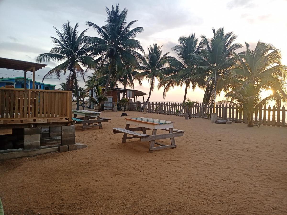 Pal'S On The Beach - Dangriga, Belize Exterior foto
