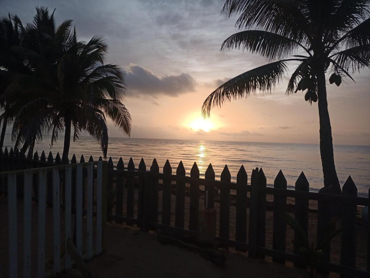 Pal'S On The Beach - Dangriga, Belize Exterior foto